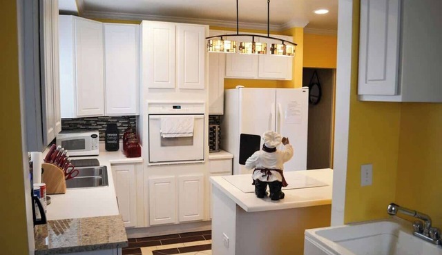 Private House 1 Mile from Downtown NEWLY RENOVATED