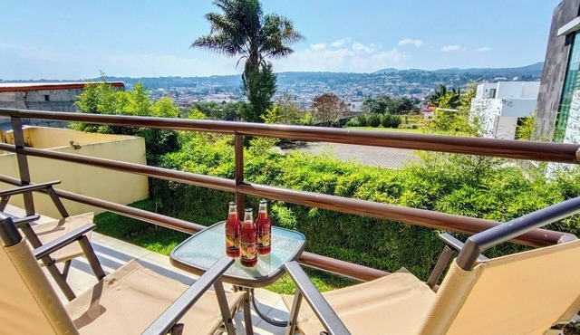 Private house 5min from Puente de cristal/Terrace/Petfriendly/BBQ/Garden/parking