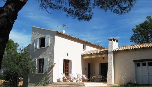 Private house and swimming pool, on the heights of a Provencal village
