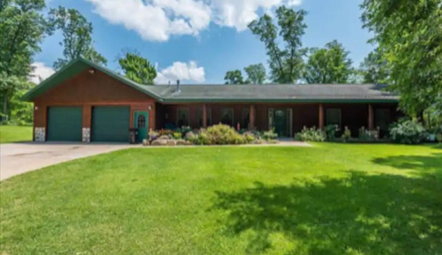 Private House by Golf and Gull Lake