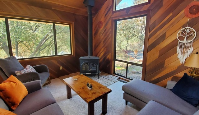 Private house close to Sequoia National Park with pool and private river access