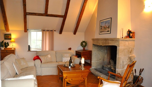 Private house in the heart of a village, large garden, view of the Aubrac mountains