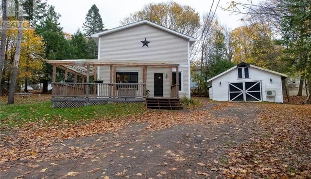 Private house/large hottub/sauna & optional "Adult/Red room"