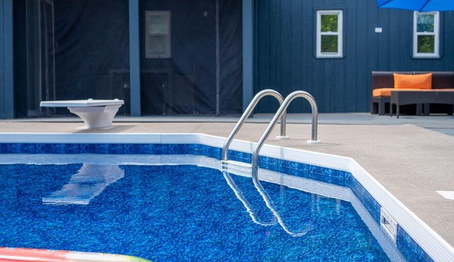 Private House near Sandbanks on acreage with resort like feel