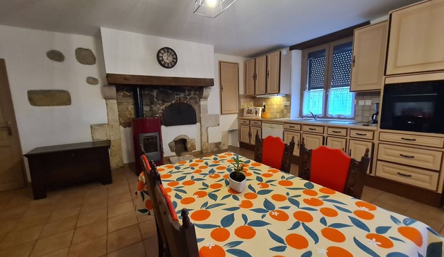 Private house near La Châtre, private garden, jacuzzi