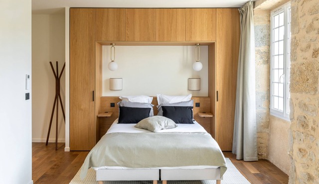 Private house on a wine-growing estate in the Graves region.