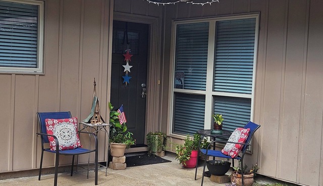 Private house, sleeps 8-10, close to Kemah Boardwalk, the Bay & Clear Lake