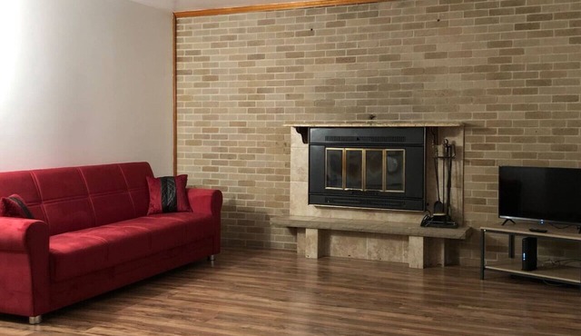 Private house with 4 bedrooms and 2 bathrooms and direct NYC Manhattan train only 10 minute walk away