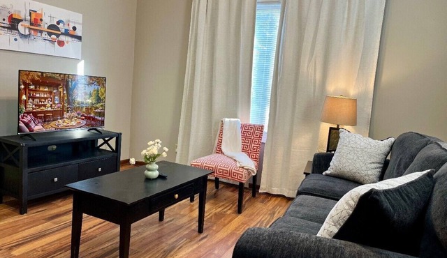 Private House with Garage near Hospitals 2-BR, 1BA