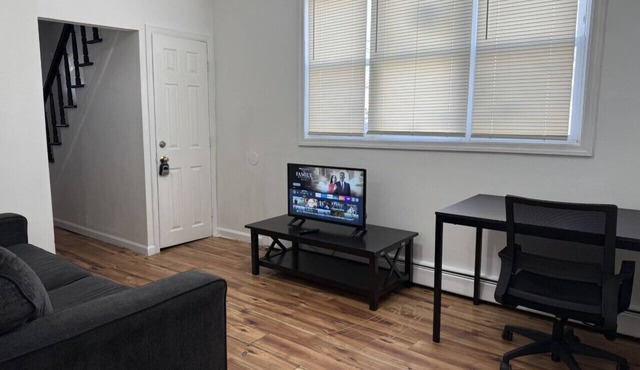 Private house with 4 bedrooms 2 bathrooms, NYC direct bus 1 block away