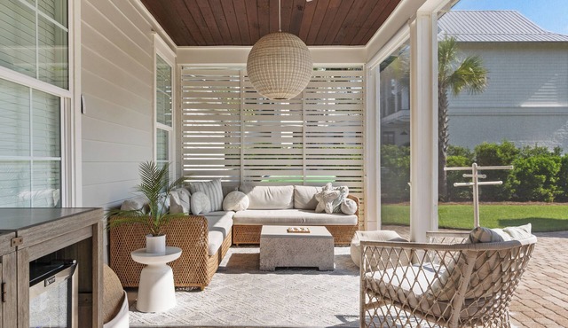 Private Htd Saltwater Pool-2 Min Walk to Private Uncrowded Beach-Bikes-Golf cart