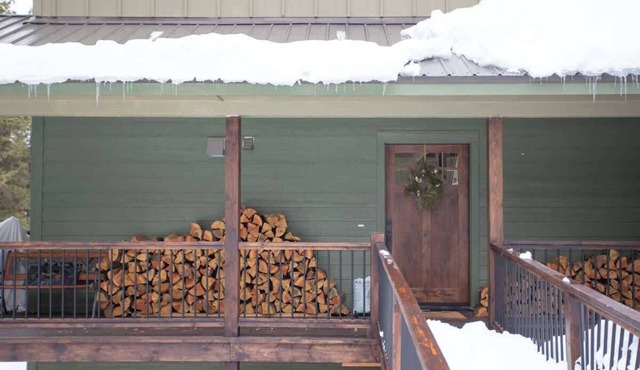 Private Idaho Cabin-Skiing, Snowmobiling & Trails