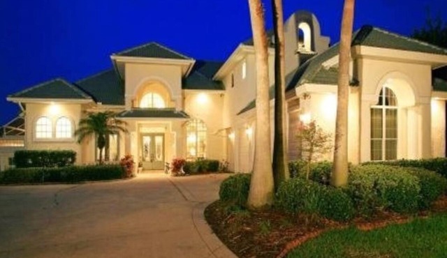 Private In-Law Suite with a lake view in a gated community