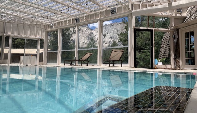 PRIVATE INDOOR HOT SPRINGS POOL~RETRO GEODESIC DOME~CHALK CLIFFS VIEW~WILDLIFE