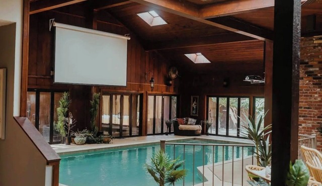 Private indoor mineral pool & spa retreat house