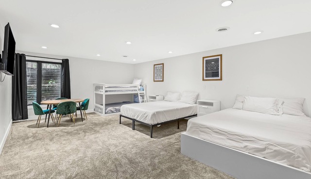 Private Indoor Pool and Hot Tub- Perfect for Families
