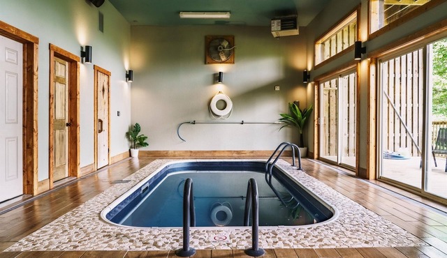Private Indoor Pool! Sauna-Hot Tub-Amazing Views!