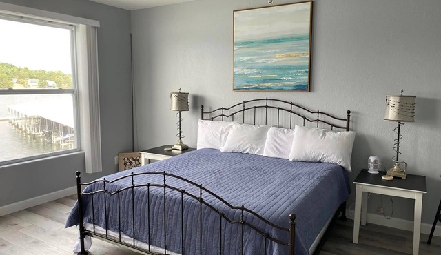 Private Island Condo, Remodeled 2024, WaterFront, 3-br, 2-bath, Lake Ozarks