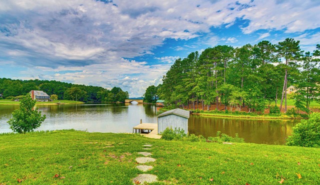 Private Island Getaway in Roanoke Rapids w/Grill!