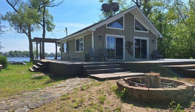 Private Island Getaway. 360 Water views. PONTOON BOAT INCLUDED!