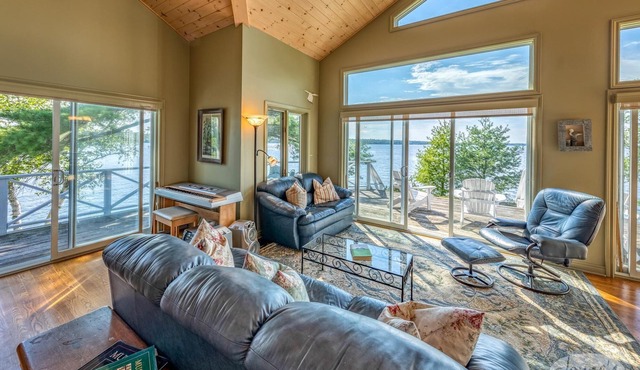 Private Island on Lake Muskoka! Cottage+guest house+bunkie! Sunsets!
