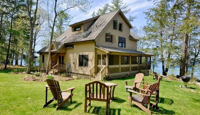 Private Island Retreat w/views of Singer Castle