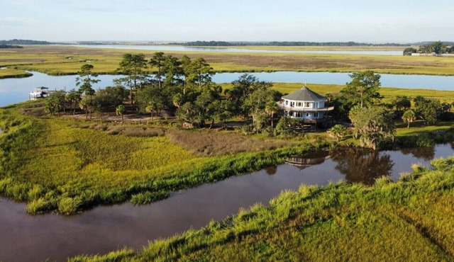 PRIVATE ISLAND VACATION ALL YOURS. Kyakers paradise! 5% weekly rental discount