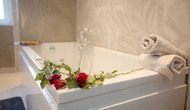 ♥︎ PRIVATE JACUZZI/WIFI/4K UHD TV/NETFLIX… ♥︎