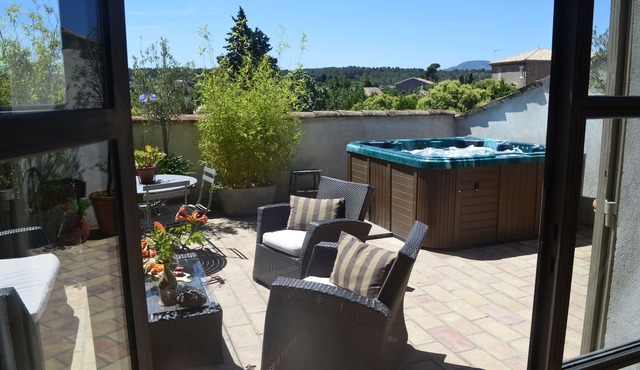 Private Jacuzzi in Minervois, beautiful cottage of character, charm, relaxation, terroir