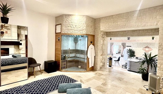 Private Jacuzzi Sauna Suite at Villa Del Castagnol