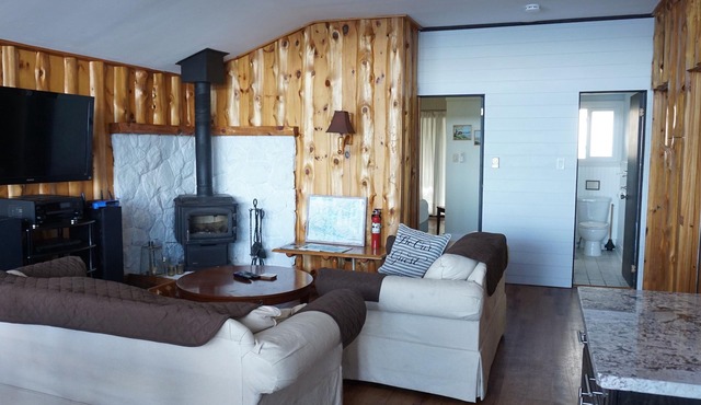 Private Kawartha cottage w/spectacular views