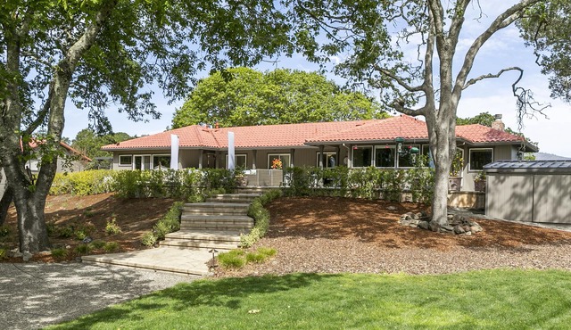 Private Kenwood Estate, Lots of Privacy - Stunning views- 20% Discount 1st Month