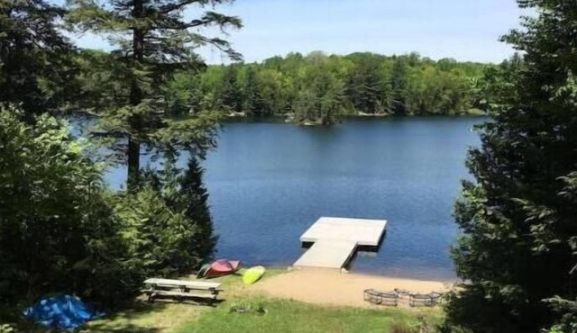 Private kid-friendly lakefront cottage with a beach. Perfect for families!