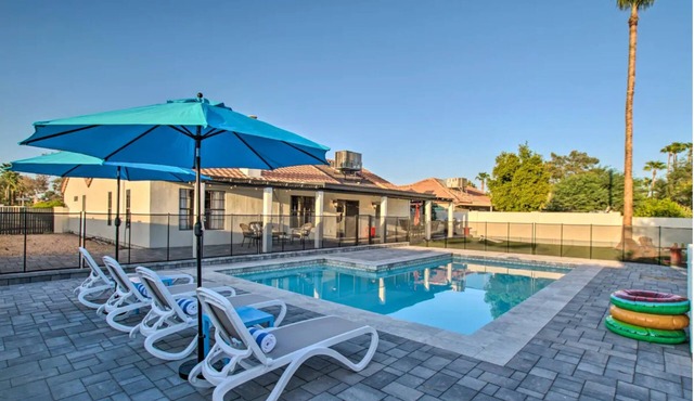 Private Kierland Retreat, Gated Heated Pool, 400 sq ft Indoor Gym, Putting Green