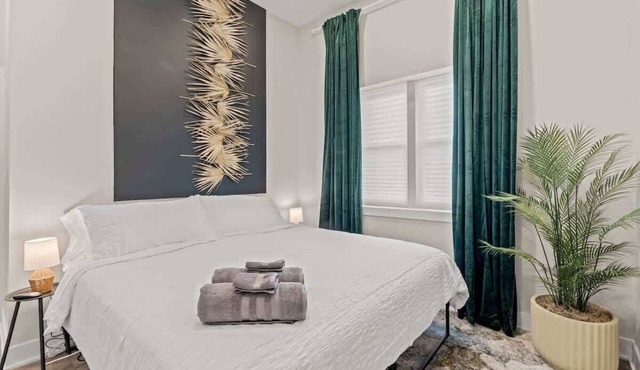 Private | King Bed | Free Parking | High Ceilings