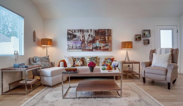 Private King Bed w/Full Kitchen + Laundry
