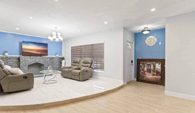 Private King Master Suite Near Hardrock Stadium