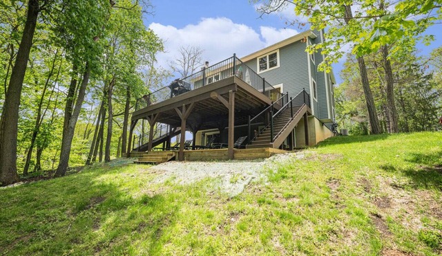 Private King Room on Gull Lake