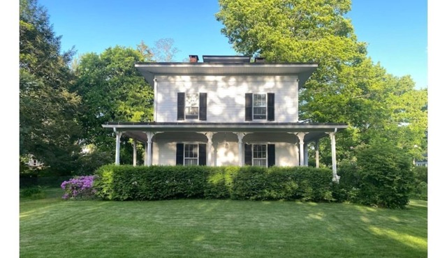 Private King suite w/ separate entry-Walk to Taft!