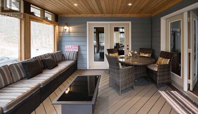 Private Lakefront Cottage on Deer Lake
