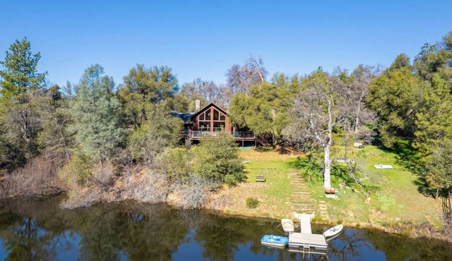 Private Lake Cabin Near Yosemite