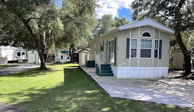 Private lake community with boat ramp, beach and proximity to Springs & hiking