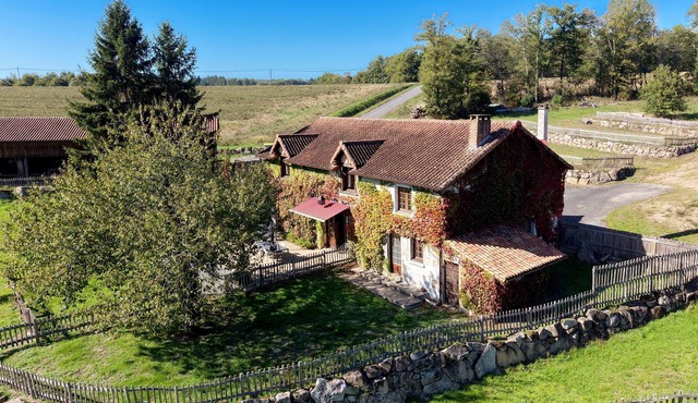 Private lake & forest in the Dordogne: absolute calm in a comfortable gîte