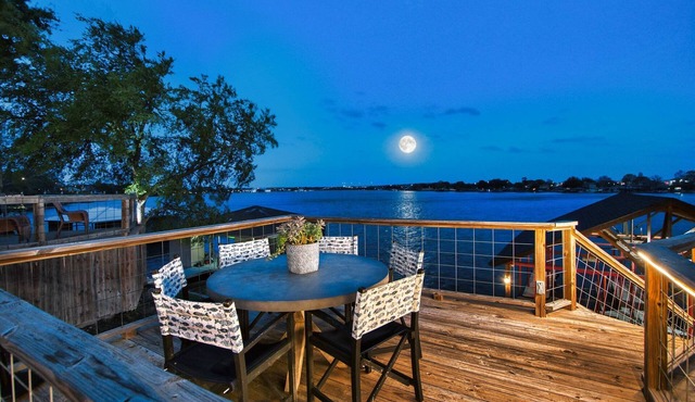 Private, Lake-Front, Guest Suite on Lake Granbury, near downtown!