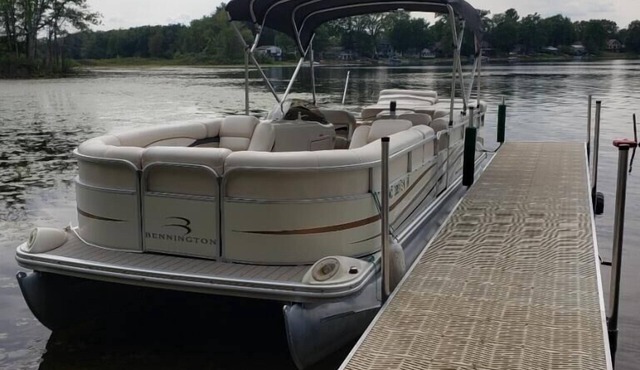 Private Lake Front Home With Pontoon Rental Available On Property