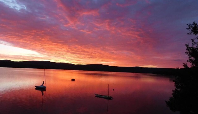 Private Lake Front Property - Ruby's Lake House