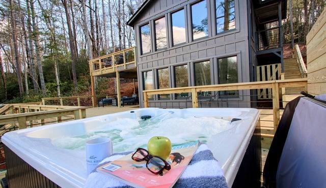 Private Lake/Hot Tub/Large Deck/Rest & Relax/Kayaks & Canoe