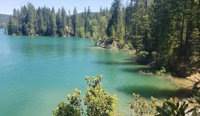 Private lake house getaway w/ozone hot tub and walk to the lake!