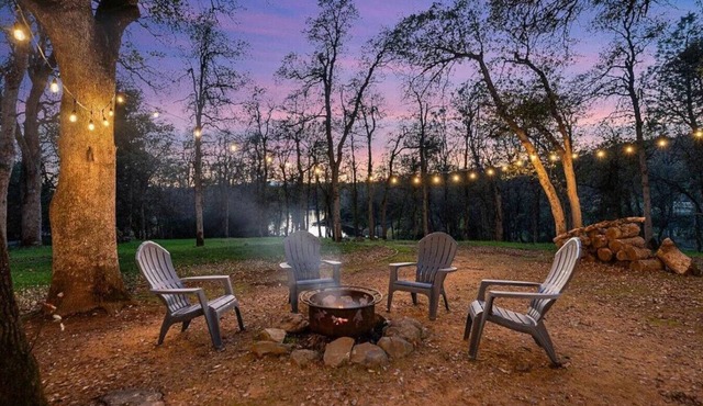 Private Lake House with Pool and Sauna