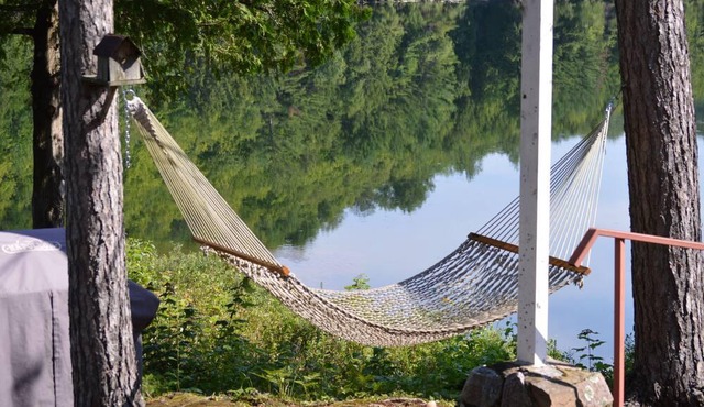 Private Lake - Large House (8 adults) & 2 Bunk Houses (6 kids & 2 adults)